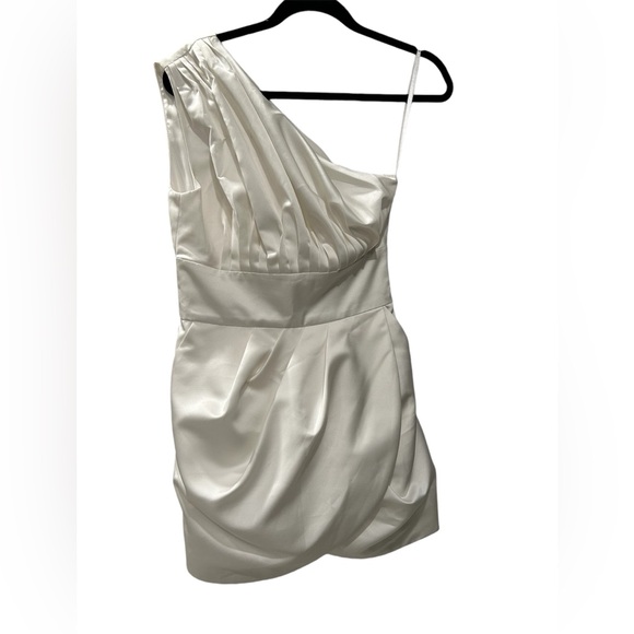 Modus Fashion White one shoulder Puffy Women’s Dress Size Small‎ - Picture 5 of 9